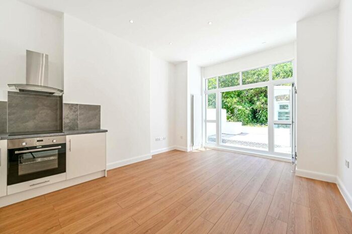 2 Bedroom Flat To Rent In Muswell Avenue, Muswell Hill, London, N10
