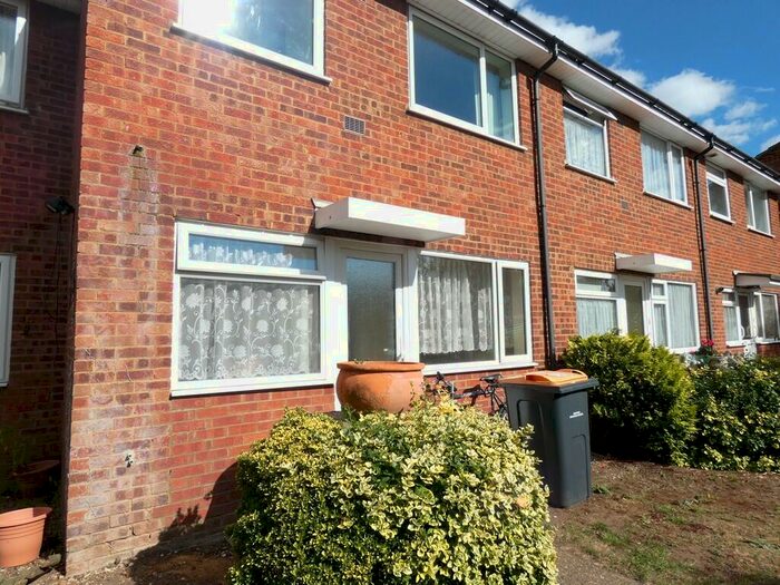 1 Bedroom Ground Flat To Rent In Massey Close, Kempston, MK42