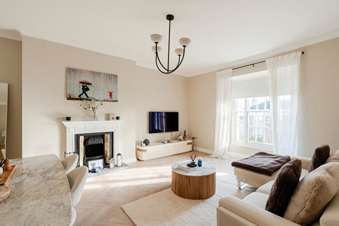 2 Bedroom Flat For Sale In Oakfield Road, Clifton, Bristol, BS8