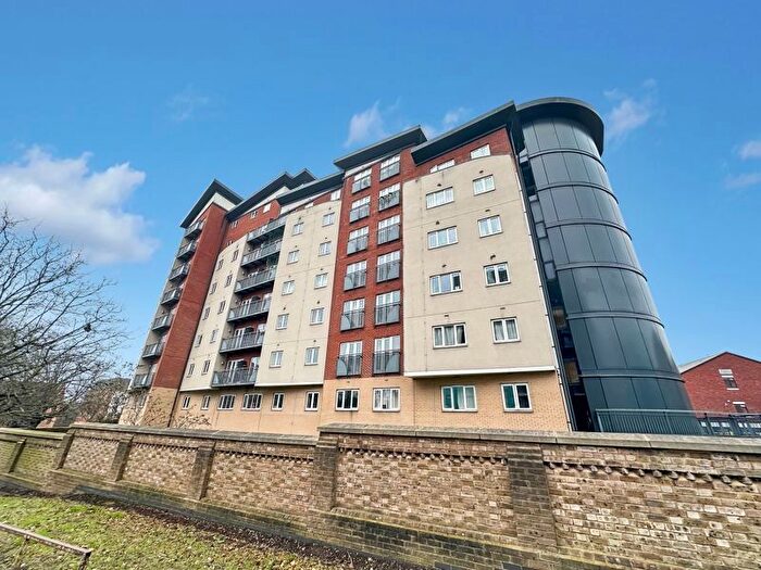 2 Bedroom Flat To Rent In Aspects Court, Slough, SL1