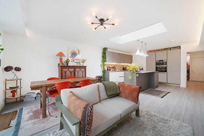 2 Bedroom Flat To Rent In Coleridge Road, London, N8