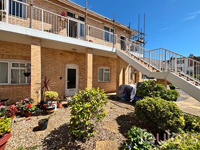 2 Bedroom Flat For Sale In Steartfield Road, Paignton, TQ3