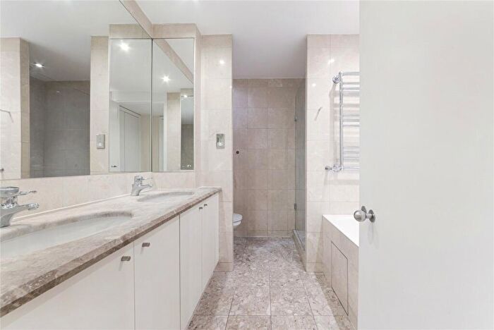 2 Bedroom Apartment To Rent In Westferry Circus, London, E14