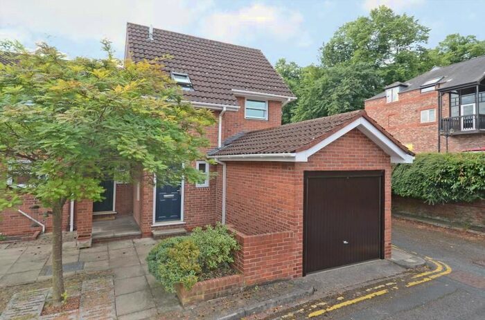 2 Bedroom End Of Terrace House To Rent In Albion Street, Skeldergate, York, YO1