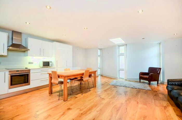 2 Bedroom Flat To Rent In Worple Road Mews, Wimbledon, London, SW19