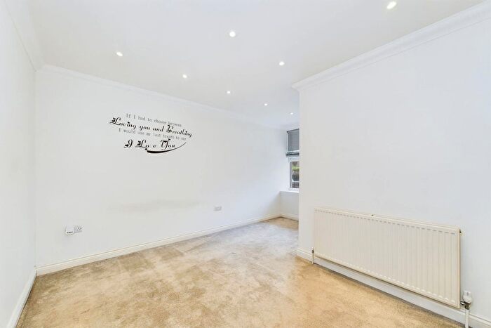 2 Bedroom Flat For Sale In Chatsworth Road, Torquay, TQ1
