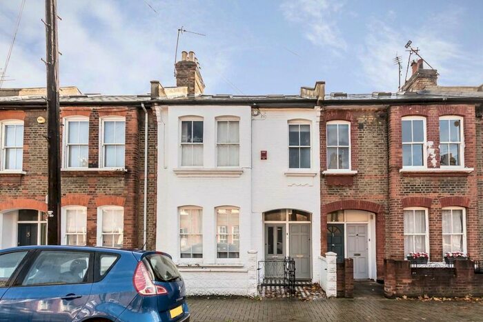 2 Bedroom Flat To Rent In Ingelow Road, London, SW8