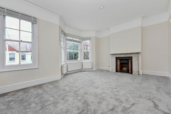 2 Bedroom Flat To Rent In Rowfant Road, Balham, SW17