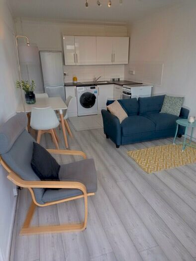 3 Bedroom Flat To Rent In John Kennedy House, Rotherhithe Old Road, London, SE16