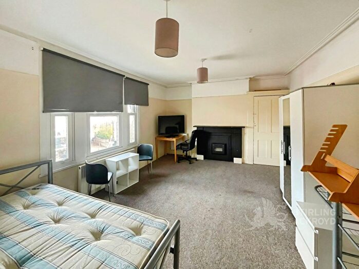 3 Bedroom Maisonette To Rent In Ewell Road, Surbiton, KT6