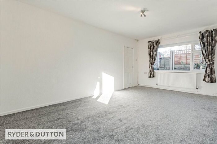 3 Bedroom Semi-Detached House For Sale In Winterford Road, Mossley, OL5