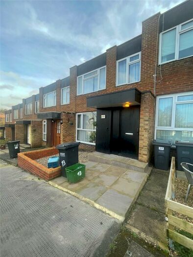 3 Bedroom House To Rent In Deepfield Way, Coulsdon, CR5