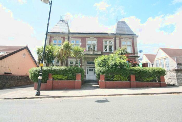 2 Bedroom Flat To Rent In Flat, Belle Vue Court, CF64