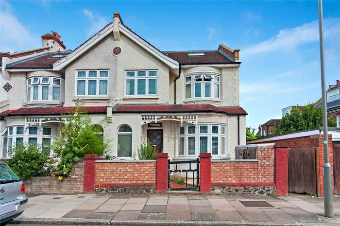 3 Bedroom Flat To Rent In Montana Road, Tooting, London, SW17