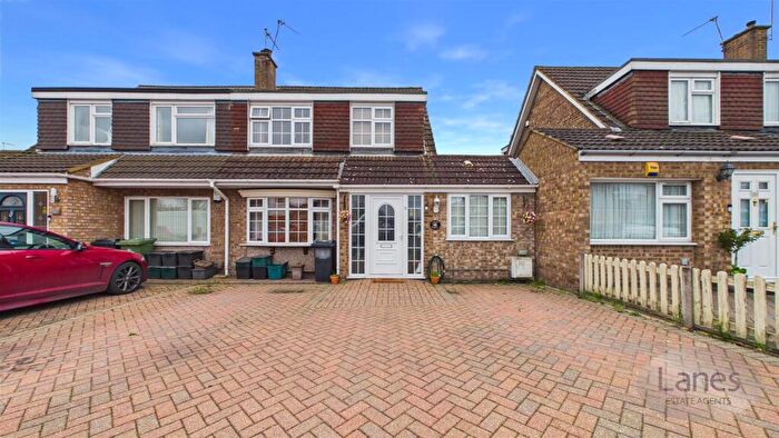 3 Bedroom Semi Detached House For Sale In Perrysfield Road, Cheshunt, Waltham Cross, EN8