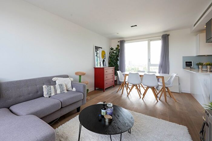 2 Bedroom Flat To Rent In Avantgarde Place, Shoreditch, London, E1