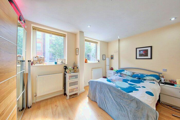2 Bedroom Flat To Rent In Coach House Yard, Ebner Street, London, SW18