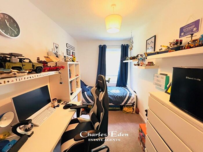 2 Bedroom Flat For Sale In The Avenue, Beckenham, BR3
