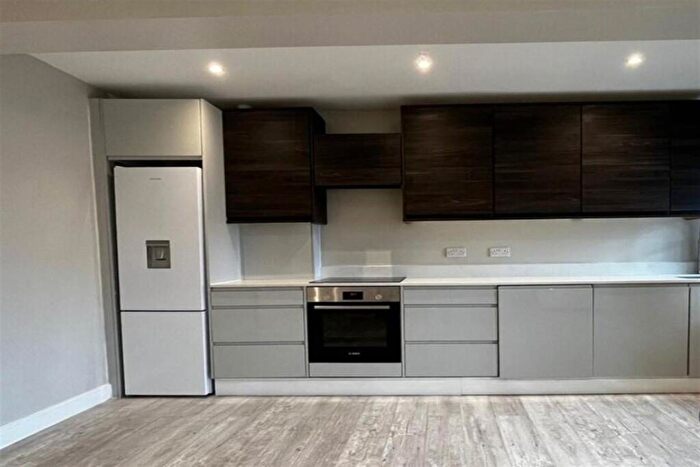 2 Bedroom Flat To Rent In Torcroft, Holders Hill Road, Hendon, NW4