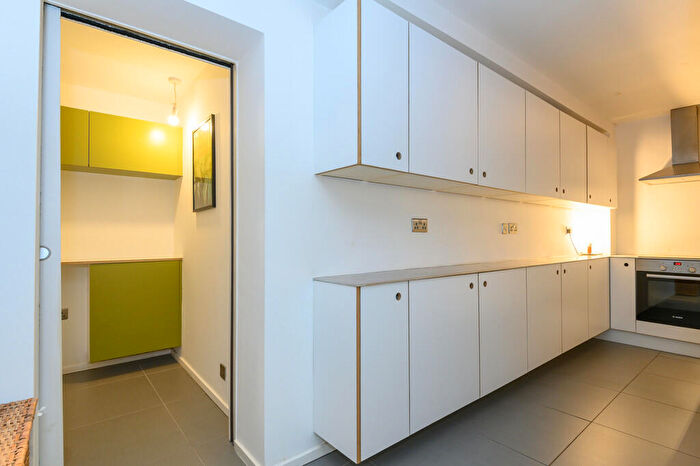 2 Bedroom Apartment For Sale In No Dock Street, LS10