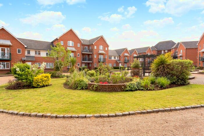 2 Bedroom Flat To Rent In St. Leonards Road, Windsor SL4