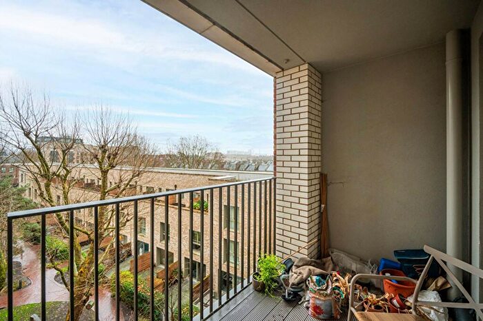 1 Bedroom Flat To Rent In Sayer Street, Elephant And Castle, London, SE17