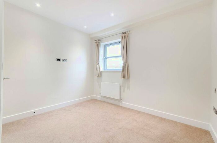 1 Bedroom Flat To Rent In Barnsbury Lane, Tolworth, Surbiton, KT5