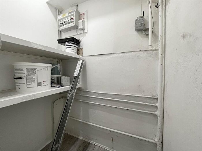 2 Bedroom Flat To Rent In Amhurst Road, Hackney, E8