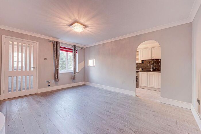 2 Bedroom Maisonette For Sale In Burns Place, Tilbury, RM18