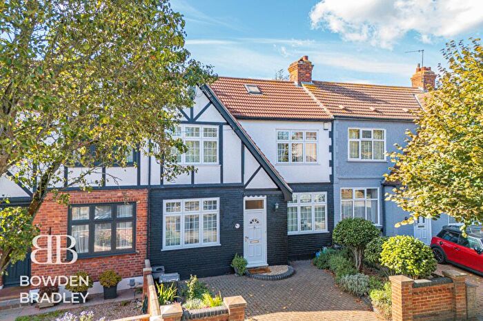 4 Bedroom Terraced House For Sale In Babbacombe Gardens, Redbridge, IG4