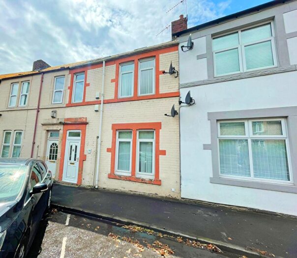 2 Bedroom Maisonette To Rent In Warkworth Crescent, Newburn, Newcastle Upon Tyne, NE15