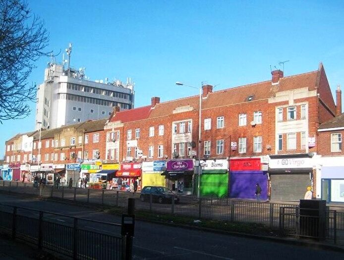 3 Bedroom Flat To Rent In Uxbridge Road, Hayes, UB4