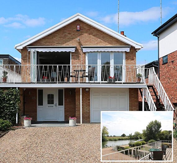 3 Bedroom Detached House For Sale In River Gardens, Purley On Thames, RG8