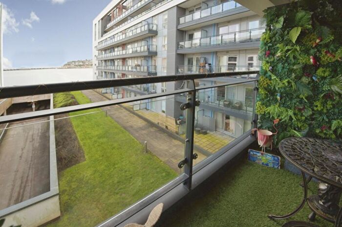 2 Bedroom Apartment For Sale In Ferry Court, Cardiff, CF11