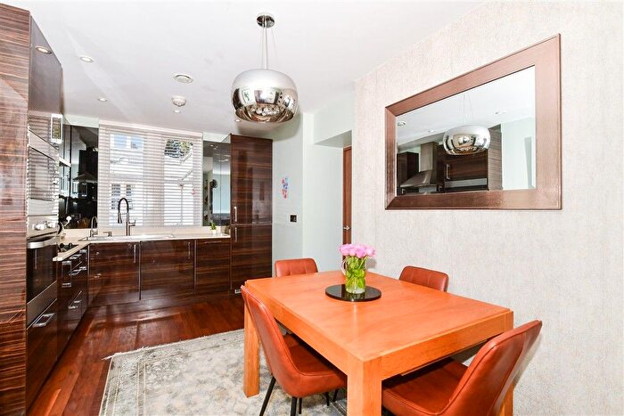 2 Bedroom Maisonette For Sale In Culpeper Road, Aylesford, Kent, ME20