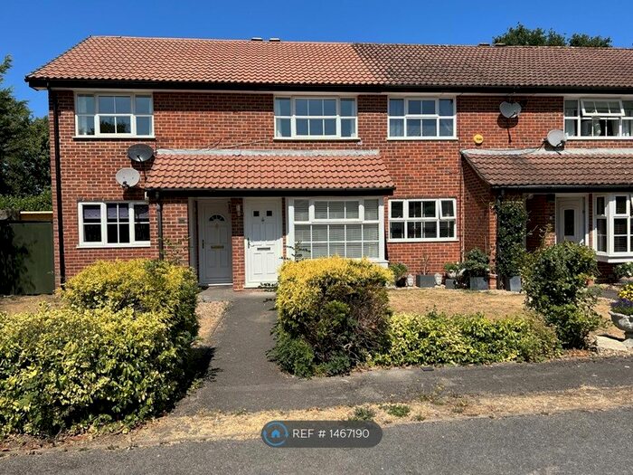 2 Bedroom Maisonette To Rent In Chittering Close, Reading, RG6