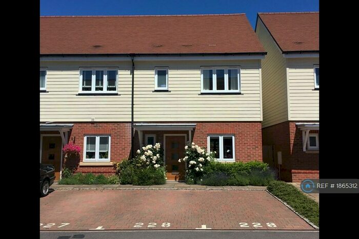 3 Bedroom End Of Terrace House To Rent In Willowbourne, Fleet, GU51