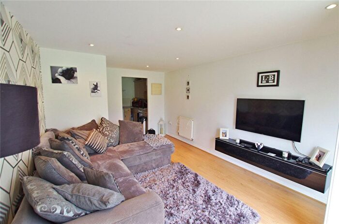 1 Bedroom Flat To Rent In Chalkdell House, Watford, WD25