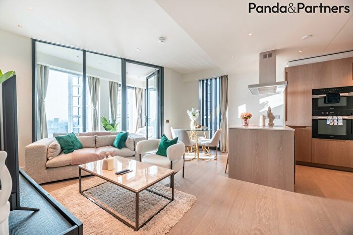 2 Bedroom Flat To Rent In River Park Tower, One Thames City, Nine Elms Lane, Vauxhall, London, SW8