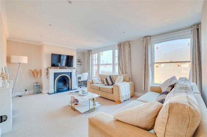 2 Bedroom Flat To Rent In Fulham Park Gardens, London, SW6