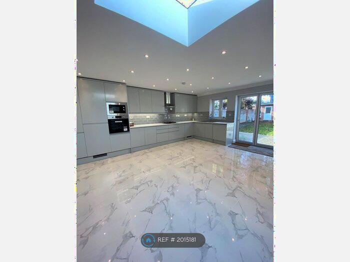 4 Bedroom Semi-Detached House To Rent In Hounslow, Hounslow, TW3