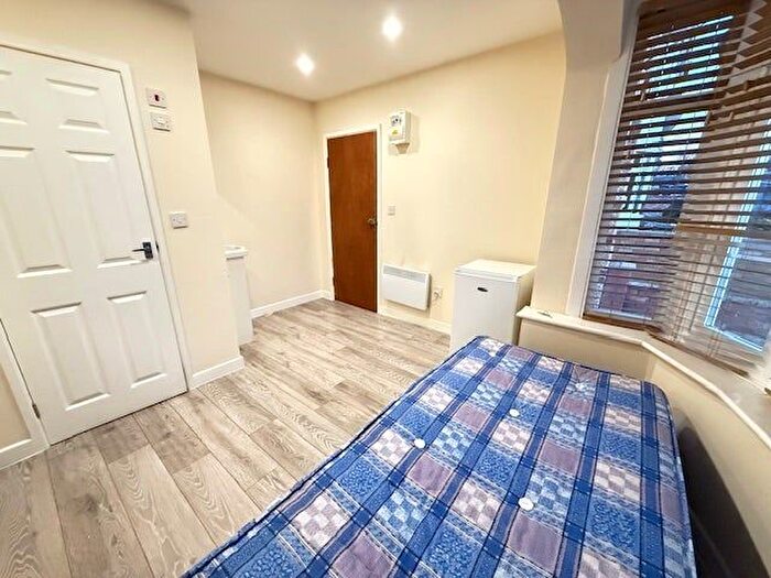 Studio To Rent In Rydal Crescent, Perivale, UB6