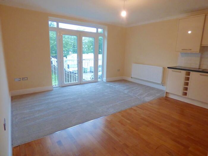 2 Bedroom Flat To Rent In A Elm Road, Sidcup, Kent, DA14