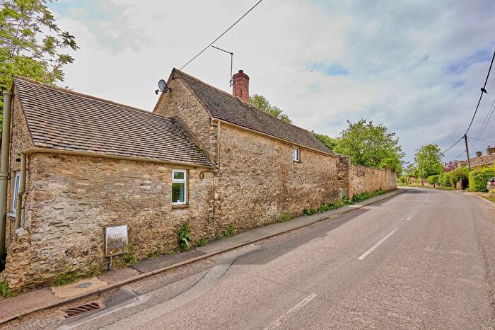 2 Bedroom House For Sale In Percy's Cottage, Lower End, Leafield, OX29