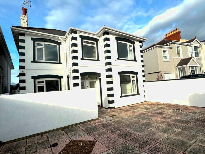 2 Bedroom Flat To Rent In Castle Road, Torquay, TQ1