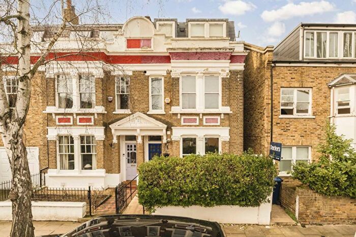 1 Bedroom Flat For Sale In Birkbeck Grove, Acton, W3