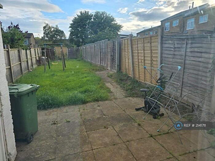 3 Bedroom Semi-Detached House To Rent In Faringdon, Tamworth, B77