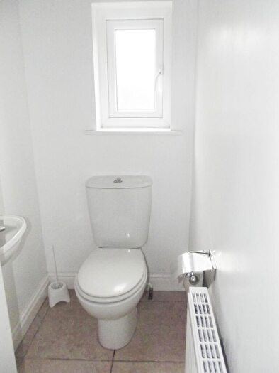 5 Bedroom Semi Detached House To Rent In Birch Lane, M13