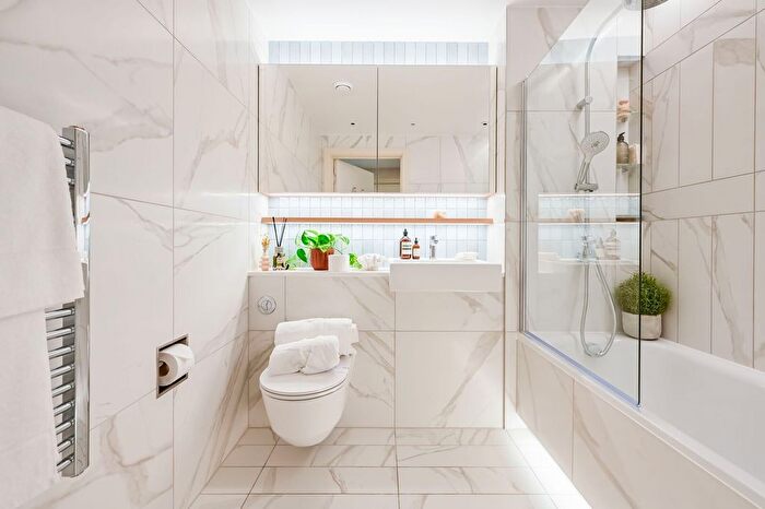 3 Bedroom Flat For Sale In Bow Green, Bow, E3
