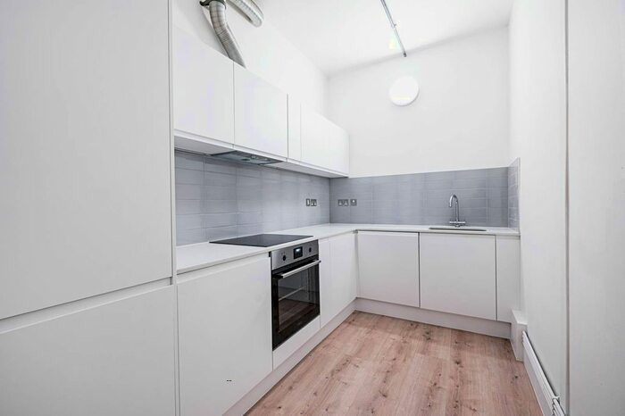 2 Bedroom Flat To Rent In Arbutus Street, Haggerston, London, E8